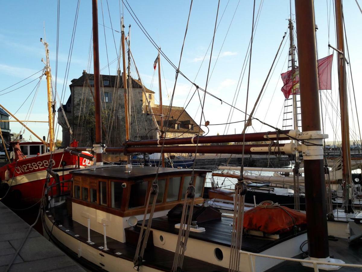 Le Studio Du Gouverneur Honfleur Buitenkant foto